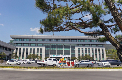 문화체육관광부가 23일 발표한 제3차 문화도시 대상지에 경남 밀양시를 비롯한 6곳이 이름을 올렸다. 사진은 밀양시청 전경. 부산일보 DB