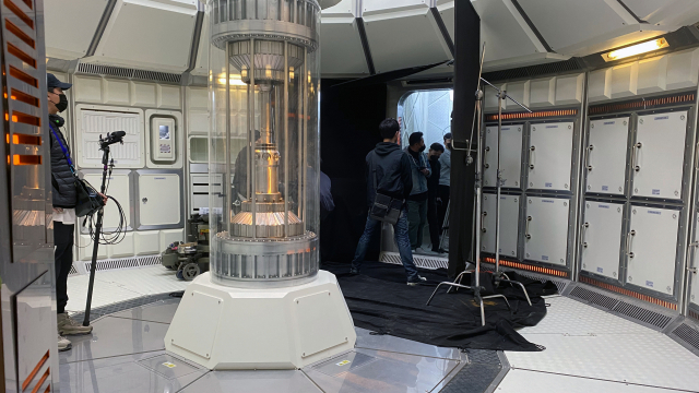 '미지에서 온 소식, 자유의 마을' 영상 작품을 부산영화촬영스튜디오에서 촬영하는 장면. 작가 제공