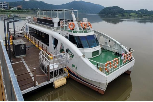 친환경선박 사진(전기추진 유람선). 해수부 제공