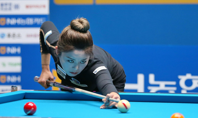 4일 경기도 고양시 빛마루방송센터에서 열린 NH농협카드 PBA-LPBA 챔피언십 결승에서 우승한 ‘당구 여제’ 김가영. 연합뉴스