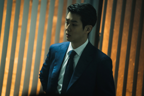 영화 ‘경관의 피’에서 원칙주의 신입 경찰로 변신한 배우 최우식. 사진은 ‘경관의 피’ 스틸 컷. 에이스메이커무비웍스 제공