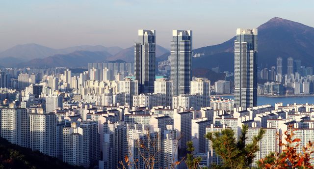 부산 남구 일대 아파트 단지 전경. 부산일보DB