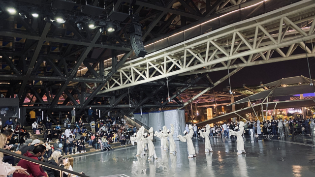 부산시립무용단이 두바이엑스포 한국의 날 특별행사에 단독 출연해 한국 전통 춤사위를 선보였다. 부산시 제공