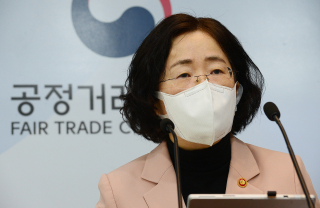 18일 23개 국내·외 컨테이너 정기선사의 한-동남아 항로 해상운임 담합 제재 관련 브리핑 중인 조성욱 공정거래위원장. 공정위 제공