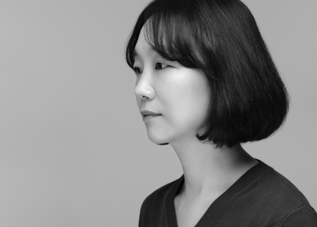 두 번째 소설집 <호텔 해운대>를 낸 오선영 소설가는 “내가 발 딛고 있는 곳에서 소설을 쓰겠다”라고 했다. 오선영 제공