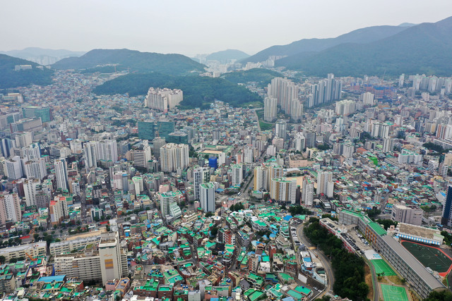 부산 서구 일원. 부산일보DB