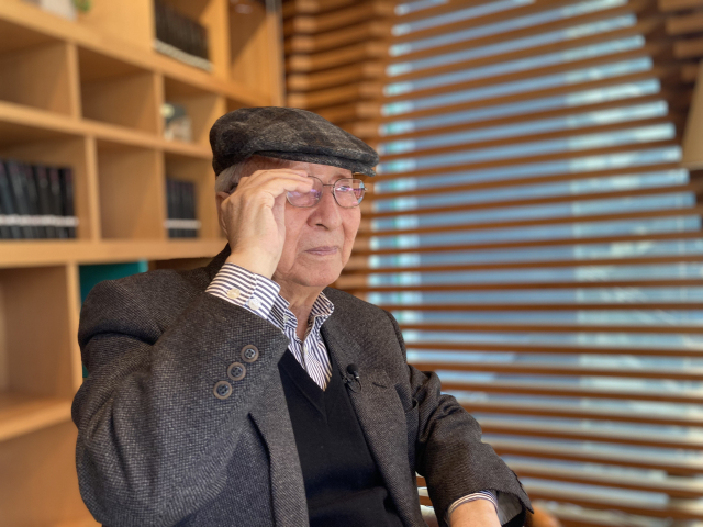 눈시울을 붉힌 강영택 단장.