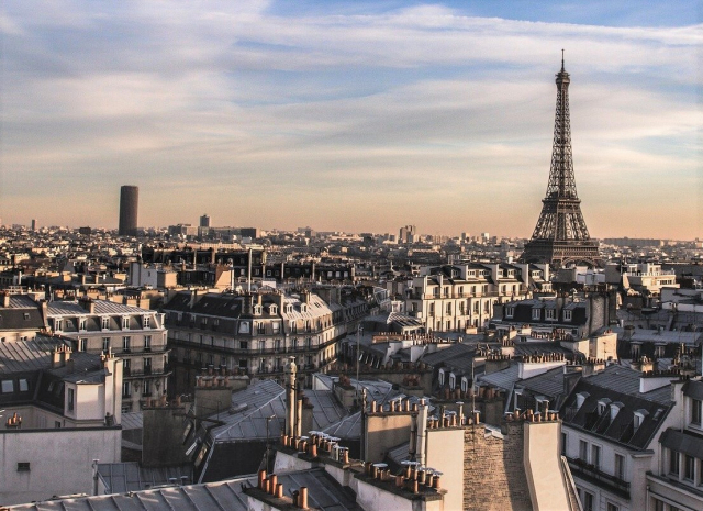 호텔에서 바라본 파리 시내와 에펠탑.
