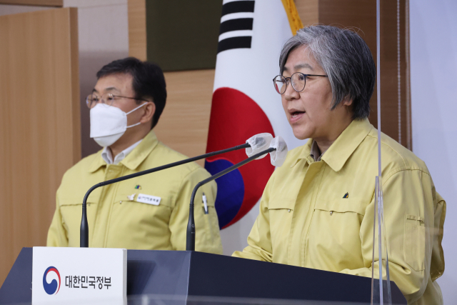 정은경 중앙방역대책본부장(질병관리청장)이 7일 정부서울청사 브리핑실에서 오미크론 대응 방역·의료체계 개선방안을 발표하고 있다. 연합뉴스