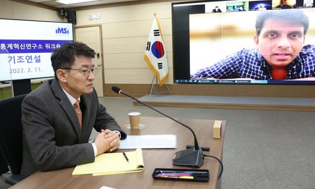 화상으로 열리는 수리·통계혁신 연구소(IMSI) 주최 워크숍에 참가해 기조연설을 하는 류근관 통계청장. 통계청 제공