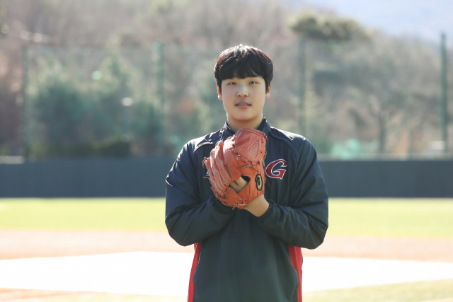 롯데 자이언츠는 11일 신인 투수 이민석을 1군 스프링캠프 명단에 포함시켰다. 부산일보DB