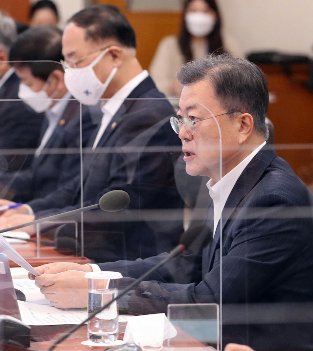 문재인 대통령이 14일 오후 청와대에서 열린 대외경제안보전략회의에서 발언하고 있다. 연합뉴스