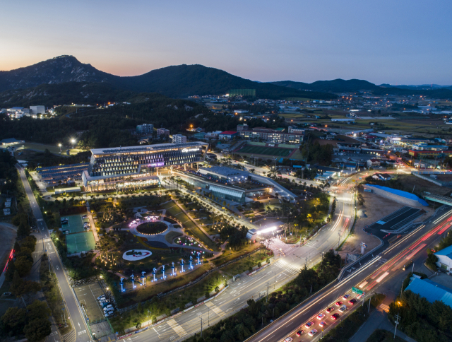 한국서부발전 본사 사옥 야경. 서부발전 제공