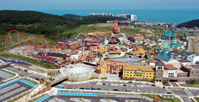 다음 달 개장하는 ‘롯데월드 어드벤처 부산’은 오시리아관광단지의 핵심 테마파크 시설이다. 부산일보DB