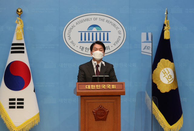 국민의당 안철수 대선 후보가 20일 국회에서 국민의힘 윤석열 대선 후보와의 단일화 결렬을 선언하고 있다. 국회사진기자단 제공