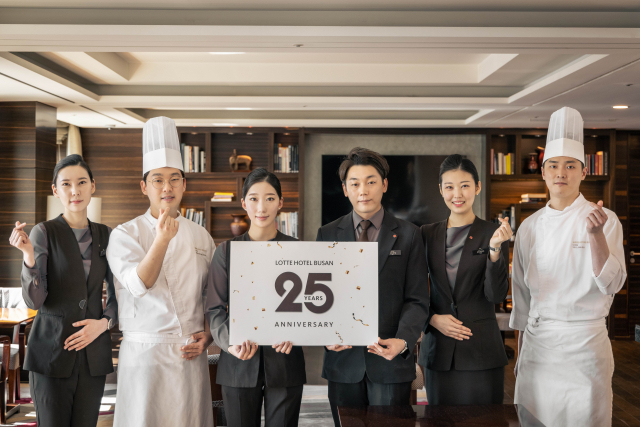 내달 개관 25주년을 맞는 부산롯데호텔이 내달말까지 숫자 ‘25’를 테마로 다양한 프로모션을 진행한다. 부산롯데호텔 제공