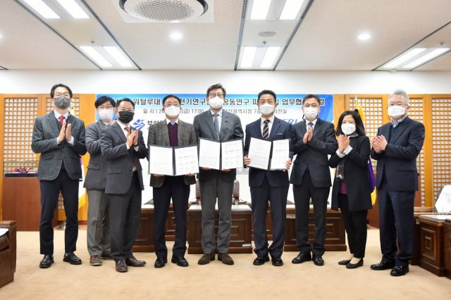 지난해 12월 체결된 한국전기연구원(KERI), 부산시, 캐나다 워털루대학 간 AI 공동연구 파트너십 협약. KERI 제공