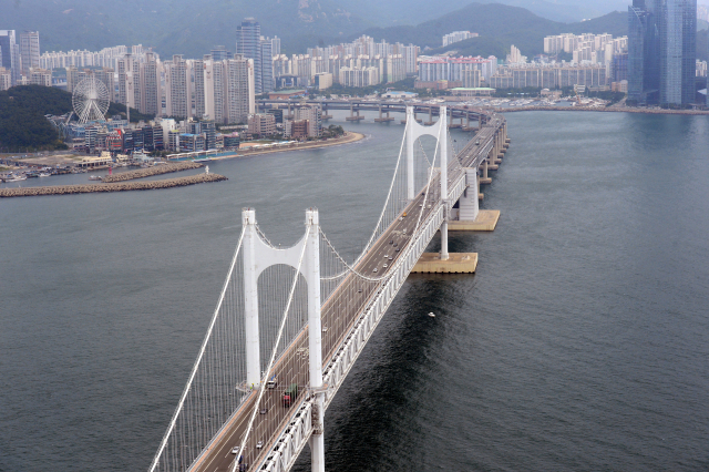 부산 광안대교 전경. 부산일보 DB