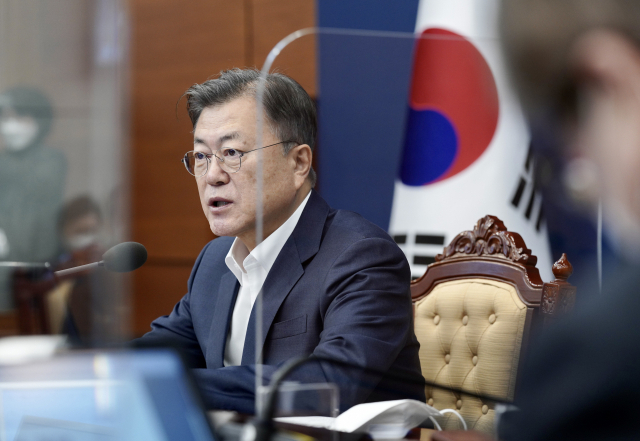 문재인 대통령이 21일 오후 청와대 여민관에서 열린 수석보좌관회의에서 발언하고 있다. 연합뉴스