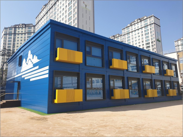 지난해 강서구 명원초에 부산 최초로 설치된 모듈러교실의 외관. 부산시교육청 제공