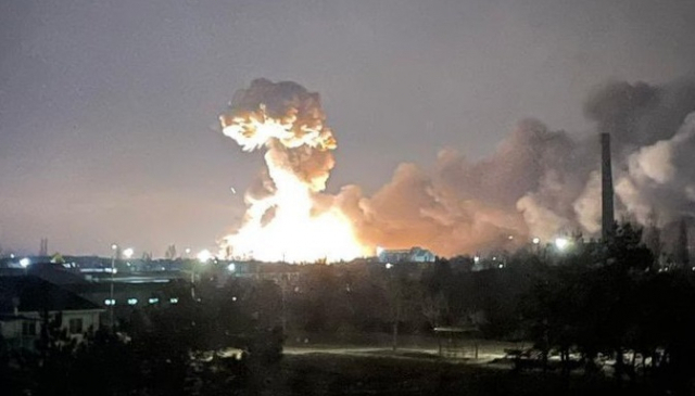 우크라이나 수도 키예프 인근서 발생한 폭발. CNN 짐 스키우토 앵커 트위터 캡처/우크라이나 대통령실 제공