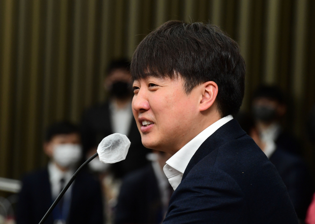 국민의힘 이준석 대표가 10일 오후 국회에서 열린 의원총회에서 발언하고 있다. 연합뉴스