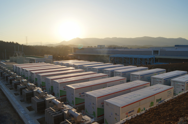 산업통상자원부가 'ESS-EMS 융합 시스템 보급사업' 공고를 내고 내달 11일까지 신청을 받는다고 13일 밝혔다.한국전력 경산ESS 전경. 한전 제공