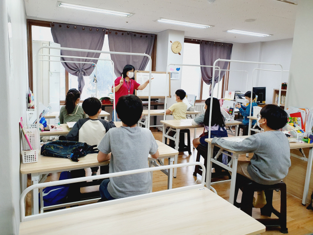 부산의 한 우리동네 자람터에서 학생들이 프로그램에 참여하고 있다. 부산시교육청 제공