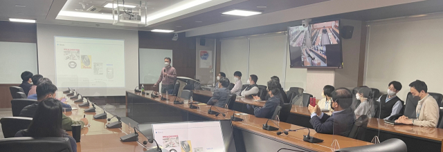 15일 KTL 진주 본원에서 열린 경상국립대 교수 초청 정례 세미나 현장. KTL 제공