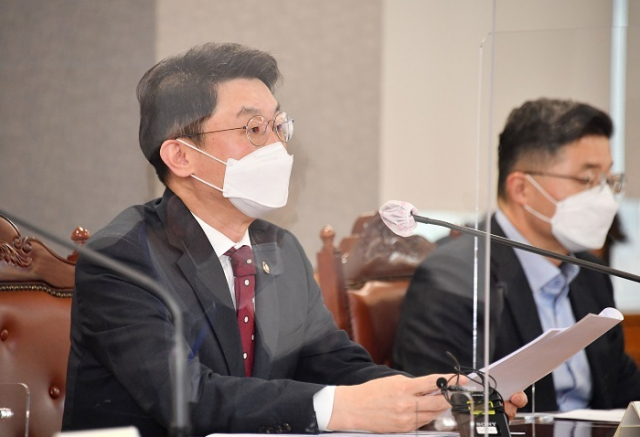 이억원 기획재정부 차관이 3월 17일 서울 중구 은행회관에서 열린 '거시경제 금융회의'를 주재하면서 모두발언을 하고 있다. 기재부 제공