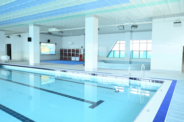 전국 시도교육청 종합안전체험시설 중 유일하게 부산학생안전체험관에만 있는 수영장을 포함한 수상안전체험실. 부산시교육청 제공