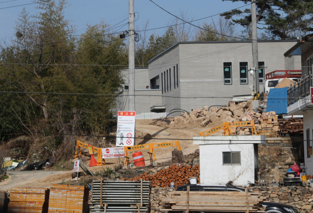 막바지 공사 중인 양산 문재인 대통령 사저. 정대현 기자 jhyun@