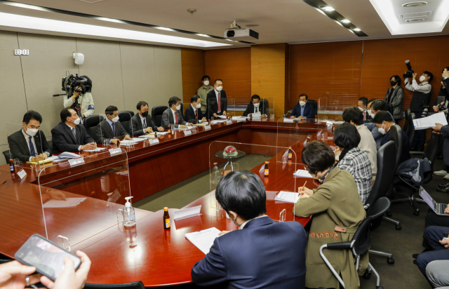 28일 오전 서울 종로구 삼청동 제20대 대통령직인수위원회에서 김병준 인수위원회 지역균형발전특별위원장 주재로 지역균형발전특위 회의가 열렸다. 연합뉴스