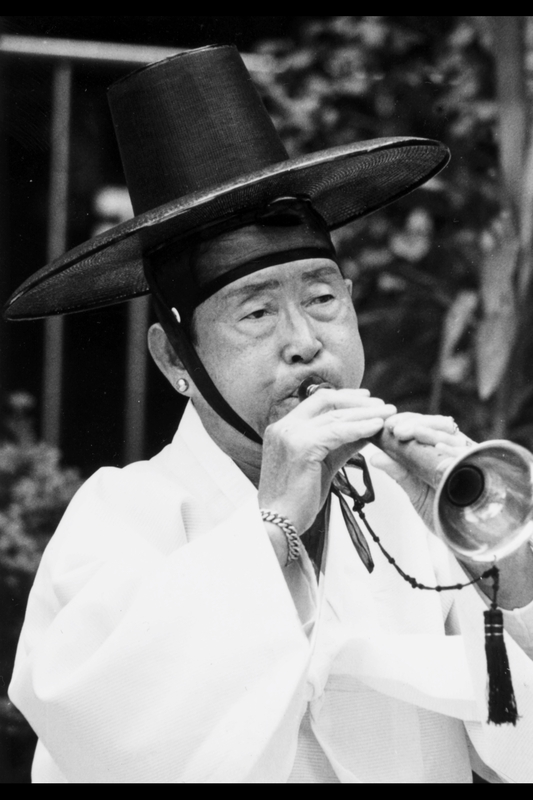 고 김석출 선생은 동해안 별신굿 예능보유자이다. 부산일보DB