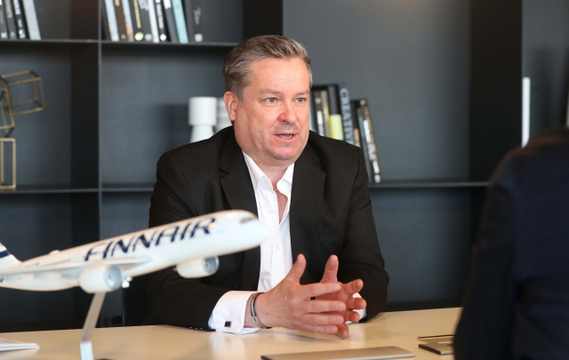 욘네 레이티옥사 핀에어 아시아·오세아니아 지역 총괄부사장이 7월로 예정된 부산~헬싱키 노선 취항의 연기 가능성을 밝히며 아쉬움을 표하고 있다. 이재찬 기자 chan@