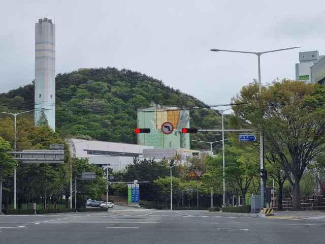 부산 해운대구 좌동 부산환경공단 해운대 소각장 탱크 외피가 강풍에 벗겨졌다. 독자 제공