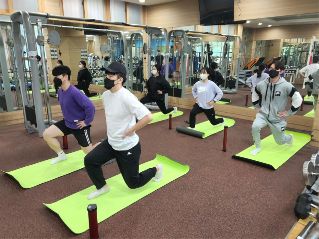 부경대에서 코로나19 감염 후유증을 겪는 학생과 교직원의 일상회복을 지원하기 위해 도입한 ‘코로나 회복 운동프로젝트’. 부산시체육회 제공