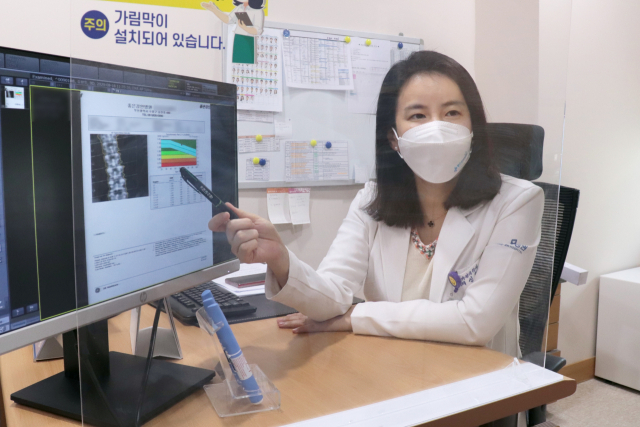 좋은강안병원 가정의학과 신보경 과장이 체내 영양 분석을 통해 올바른 영양제 복용법에 대해 설명하고 있다. 좋은강안병원 제공