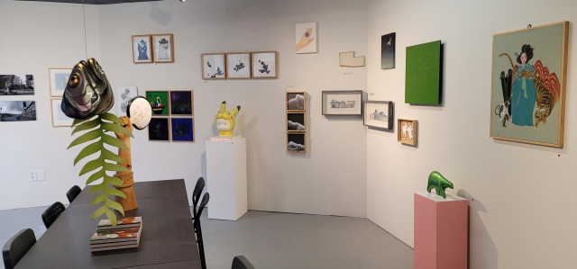 망미골목 플래그엠의 집들이 전시 '망미골목을 열다' 전시 전경. 오금아 기자