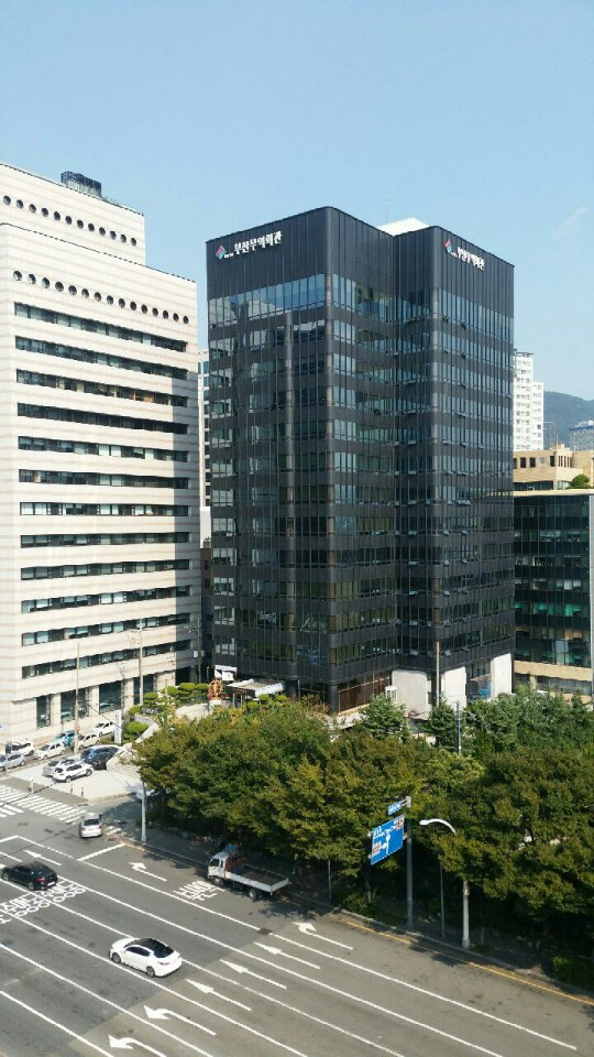 부산 중구 중앙동의 한국무역협회 부산지역본부 청사.부산일보DB