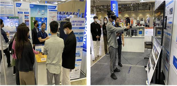 한국방송통신전파진흥원(KCA)은 지난 22일부터 24일까지 부산 벡스코에서 열린 ‘2022 부산국제보트쇼’에서 해상조난 등 안전사고 예방을 위한 전시·체험 프로그램을 운영했다. (왼쪽) 조난신호 원격·자동 발사장치 SOS워치를 설명하고 있다. (오른쪽) 조난 시 대처할 수 있는 교육용 VR체험을 진행하고 있다. KCA 제공