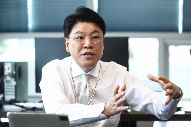 장제원 대통령 당선인 비서실장이 2일 서울 종로구 통의동 대통령직인수위원회 사무실에서 인터뷰를 하고 있다. 김종호 기자 kimjh@