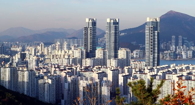 부산 남구 일대 아파트 전경. 부산일보DB