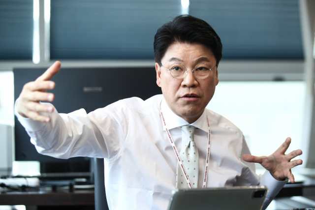 장제원 대통령 당선인 비서실장이 2일 서울 종로구 통의동 대통령직인수위원회 사무실에서 진행된 <부산일보>와의 단독 인터뷰에서 “정권의 모든 역량을 동원해 2030부산월드엑스포를 유치하겠다는 것이 윤 당선인의 강력한 의지”라고 말했다. 김종호 기자 kimjh@