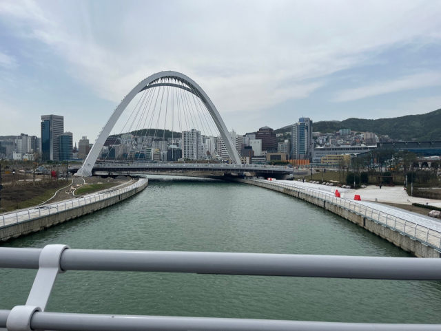 경관수로 전경. 해수부 부산항북항통합개발추진단 제공