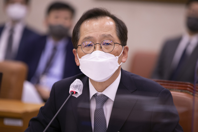 조승환 해양수산부 장관 후보자가 4일 국회에서 열린 인사청문회에서 의원들의 질의에 답변하고 있다. 국회사진기자단