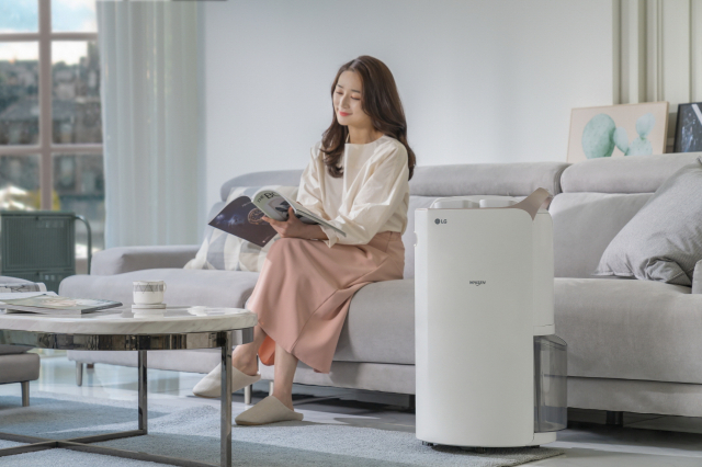 LG전자 ‘2022년형 휘센 듀얼 인버터 제습기’.LG전자 제공