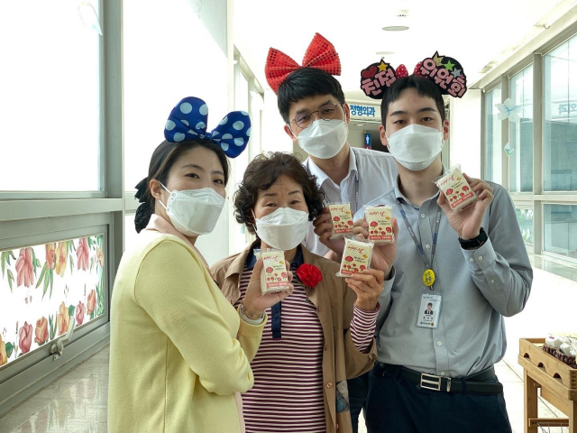 좋은삼선병원 친절위원회, 어버이날 맞이 행사 진행