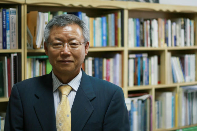 10일 타계한 김정근 부산대 문헌정보학과 명예교수. 이용재 부산대 교수 제공