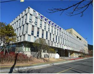 경남 진주시 문산읍 실크전문산단 내 한국실크연구원 전경.